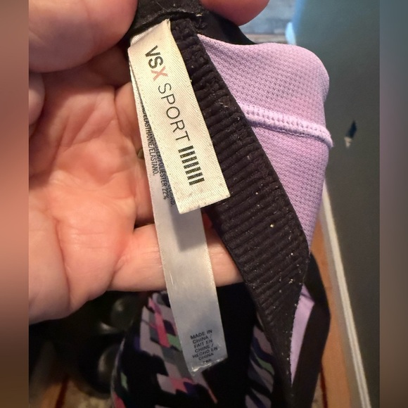 Victoria's Secret VSX Sport Bra Womens Sz 38c Geometric Multicolor - Picture 7 of 7